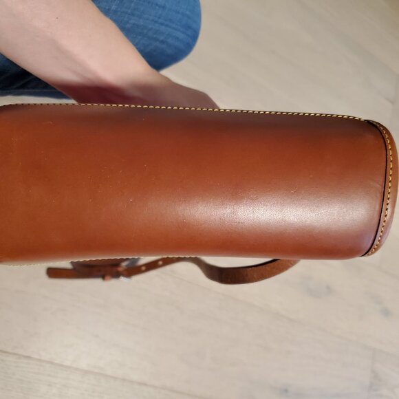 Dooney and Bourke hot pink cross body purse - Picture 4 of 4